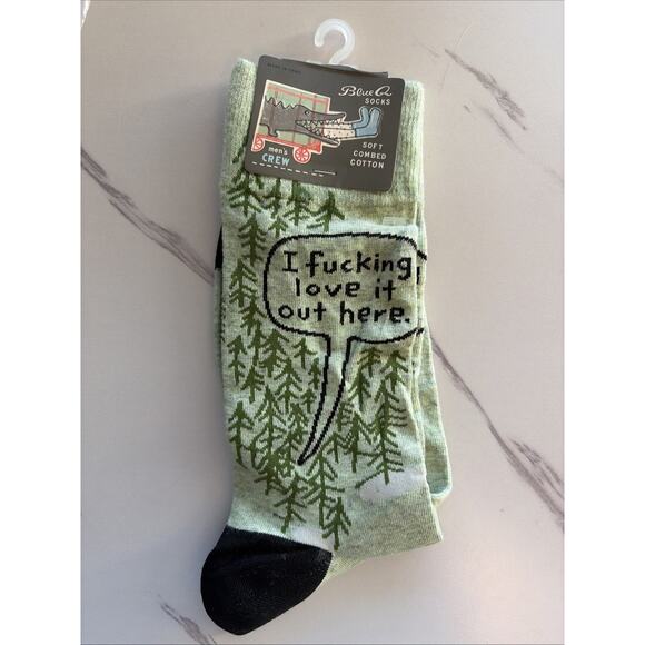 Blue Q I F*CKING LOVE IT OUT HERE Woods Camping Outdoors Mens Crew Socks NEW NWT - Picture 1 of 7